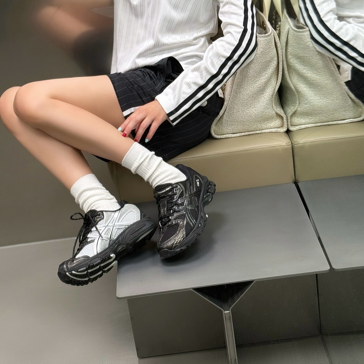 Asics Gel-Nimbus 10.1 反轉金屬銀黑 黑銀 白銀 陰陽 男女 運動 復古鞋 1203A780-001