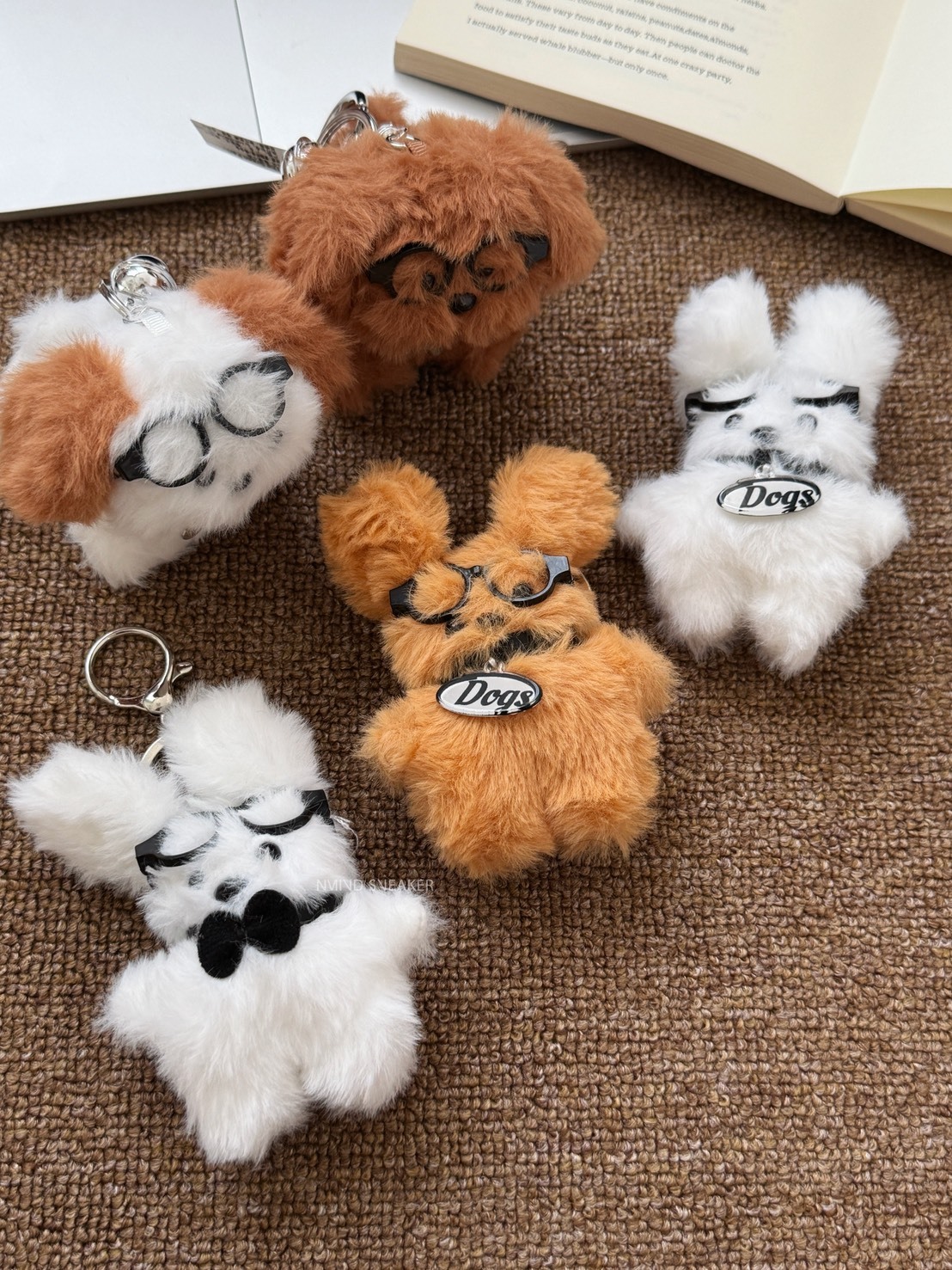 <線上SALE❤️‍🔥> 歪眼鏡毛絨絨狗狗吊飾🐶