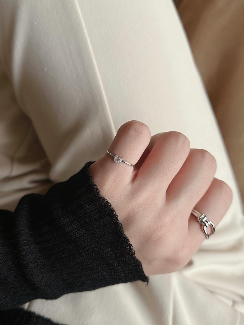 SS horse shoe pinky ring