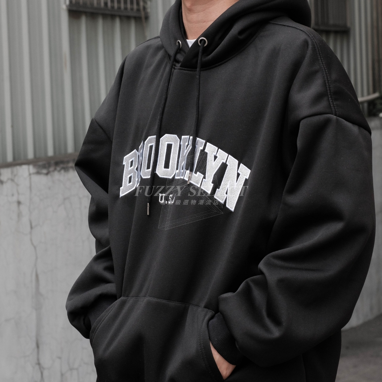 【逢甲 FUZZY】BROOKLYN 帽Tee 潮流 日常 美式 圖案 Logo 刺繡 帽T 長T 黑