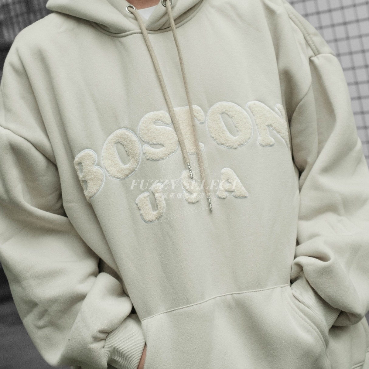 【逢甲 FUZZY】BOSTON 帽Tee 潮流 日常 美式 圖案 Logo 刺繡 帽T 長T 絨毛字體 亞麻綠 米字