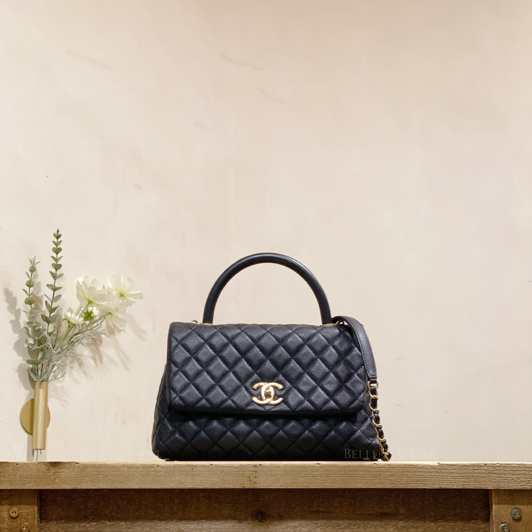 [Pre-owned] Chanel coco handle medium caviar black/gold