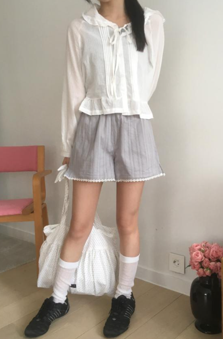 蕾絲開叉直紋短褲(灰色)