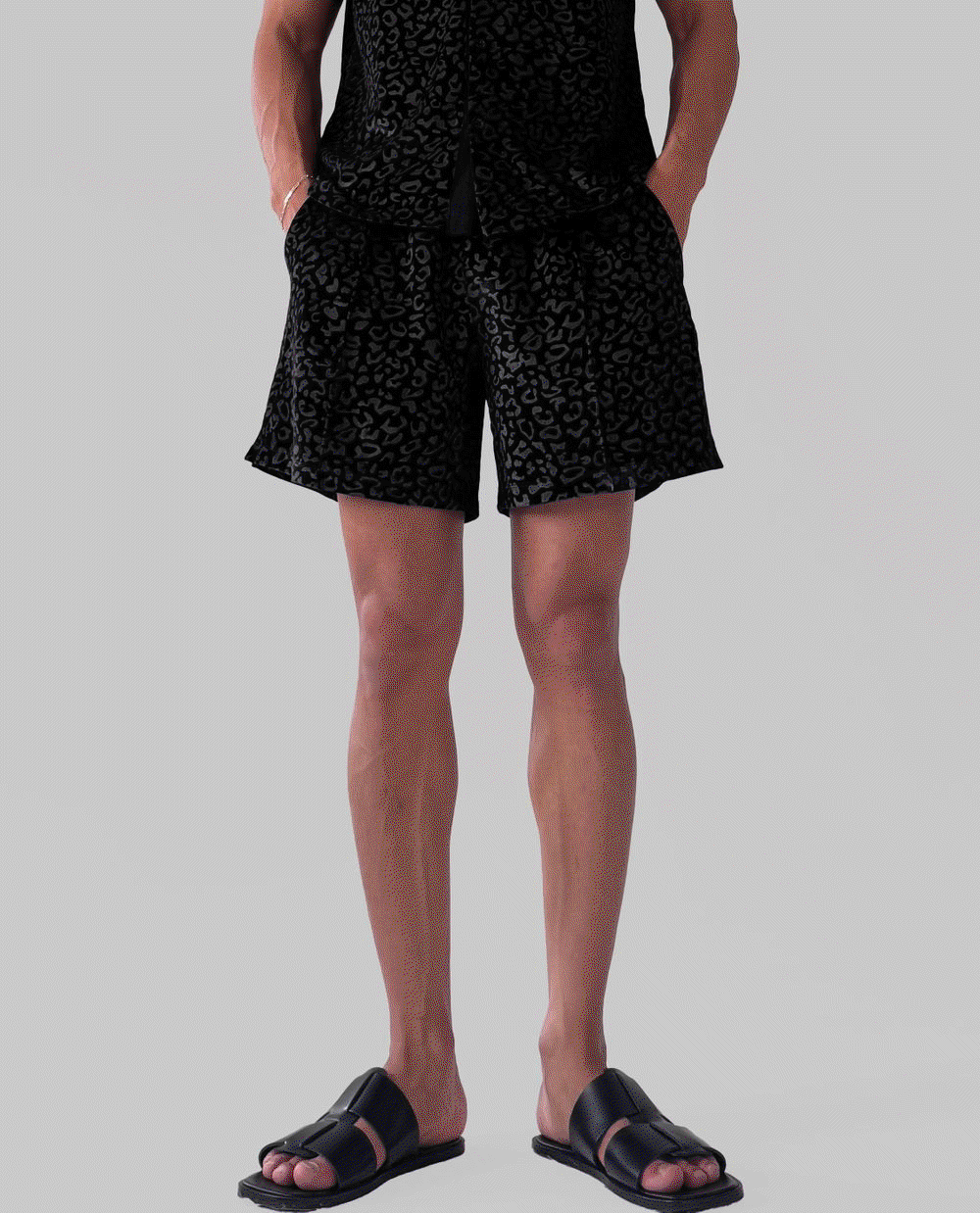 豹紋天鵝絨短褲