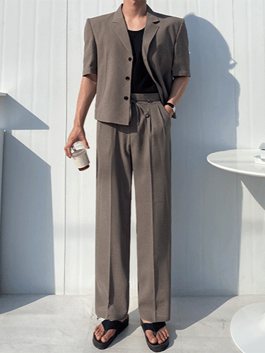 Rodina 縫線短版西裝外套