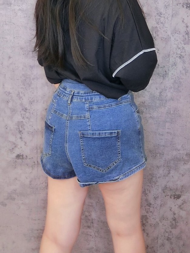 經典款復古洗色三排扣牛仔短褲