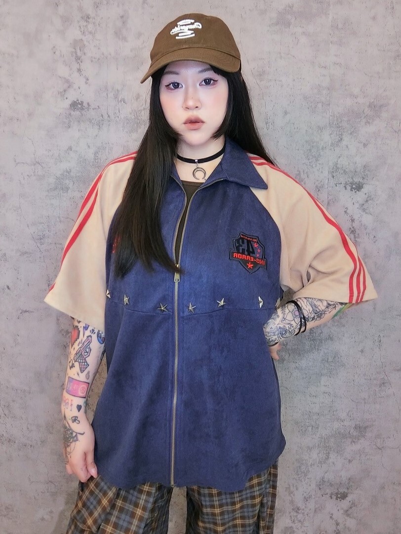 斜紋布刺繡標籤星星鉚釘拉鍊外套