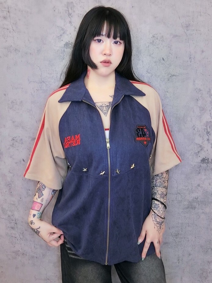 斜紋布刺繡標籤星星鉚釘拉鍊外套