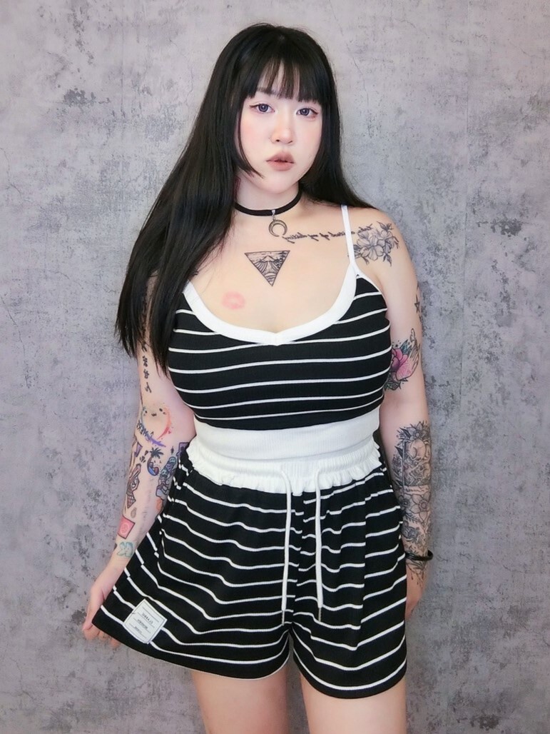 配色坑條V領背心+短褲 套裝