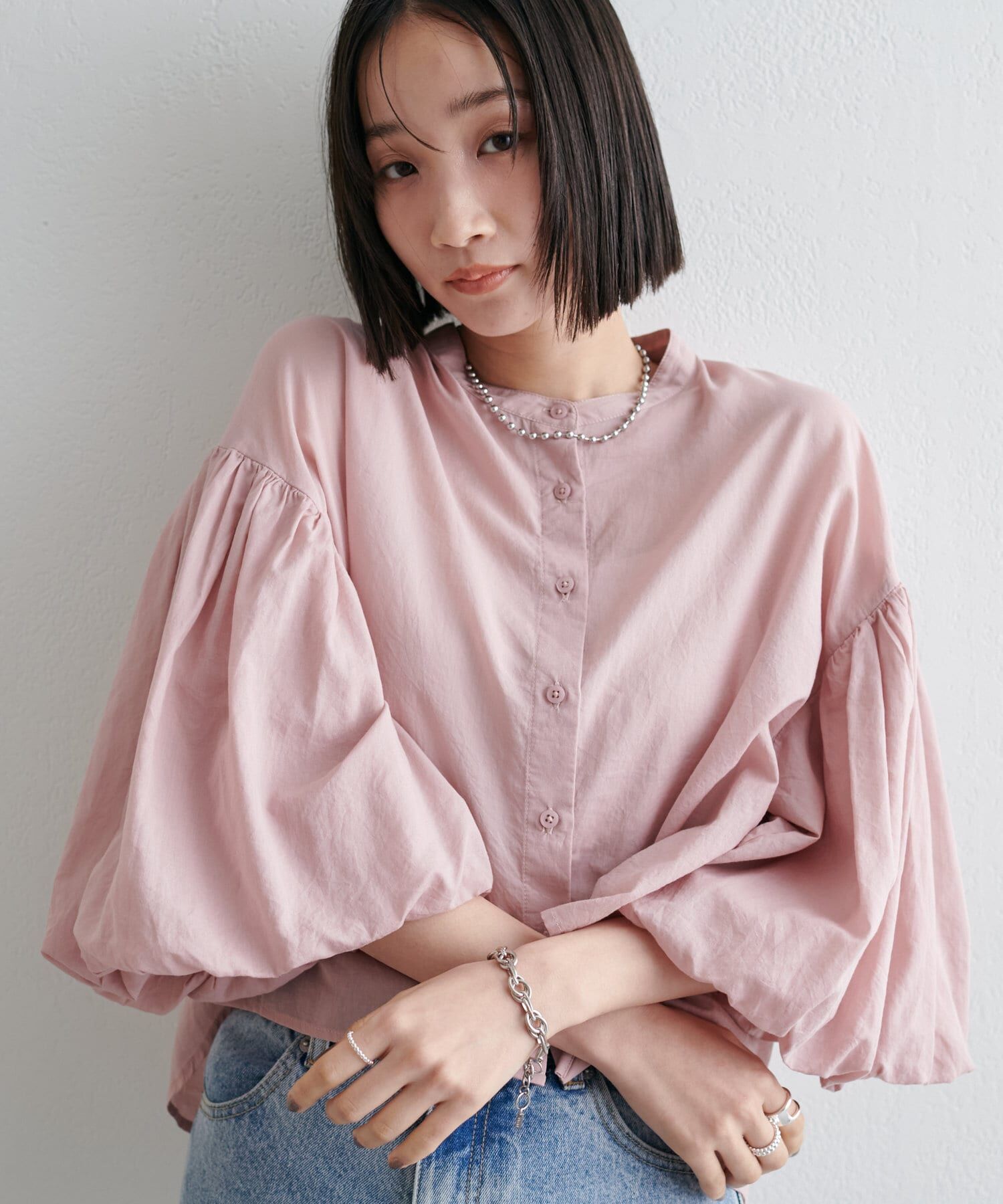 DISCOAT(ディスコート)  コットンシアー袖バルーンブラウス5分袖《WEB限定カラーあり》粉（DCZ1051204A0002）