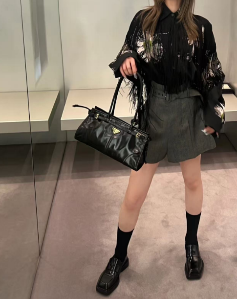 PR63 中號油腊皮包-T