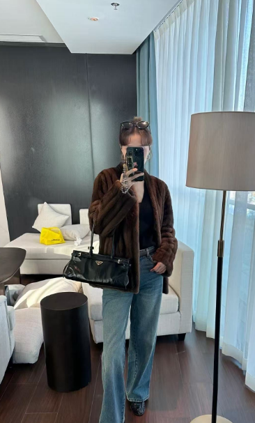 PR63 中號油腊皮包-T