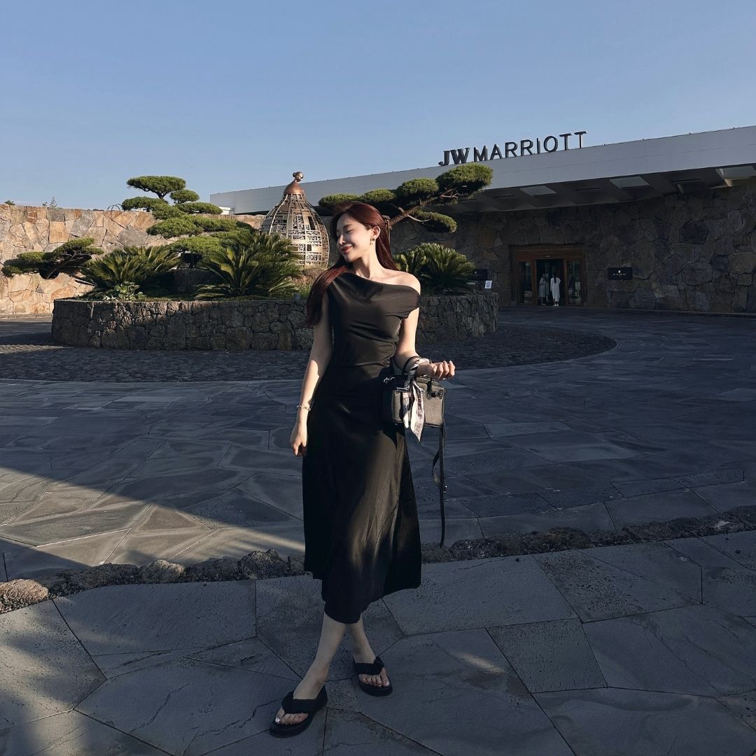 【DOMISS自訂】極簡斜肩魚尾洋裝 高級長洋裝 性感洋裝-2色(現貨)