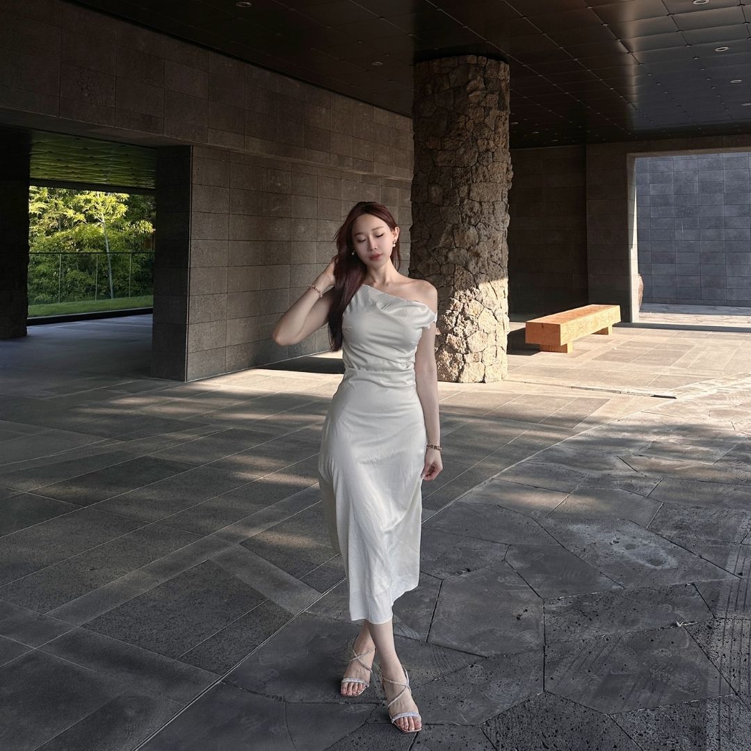 【DOMISS自訂】極簡斜肩魚尾洋裝 高級長洋裝 性感洋裝-2色(現貨)