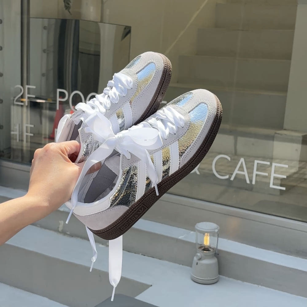 ADIDAS HANDBALL SPEZIAL 銀白拼色 亮銀 亮面 緞帶鞋帶 日本限定 男女 JR6511