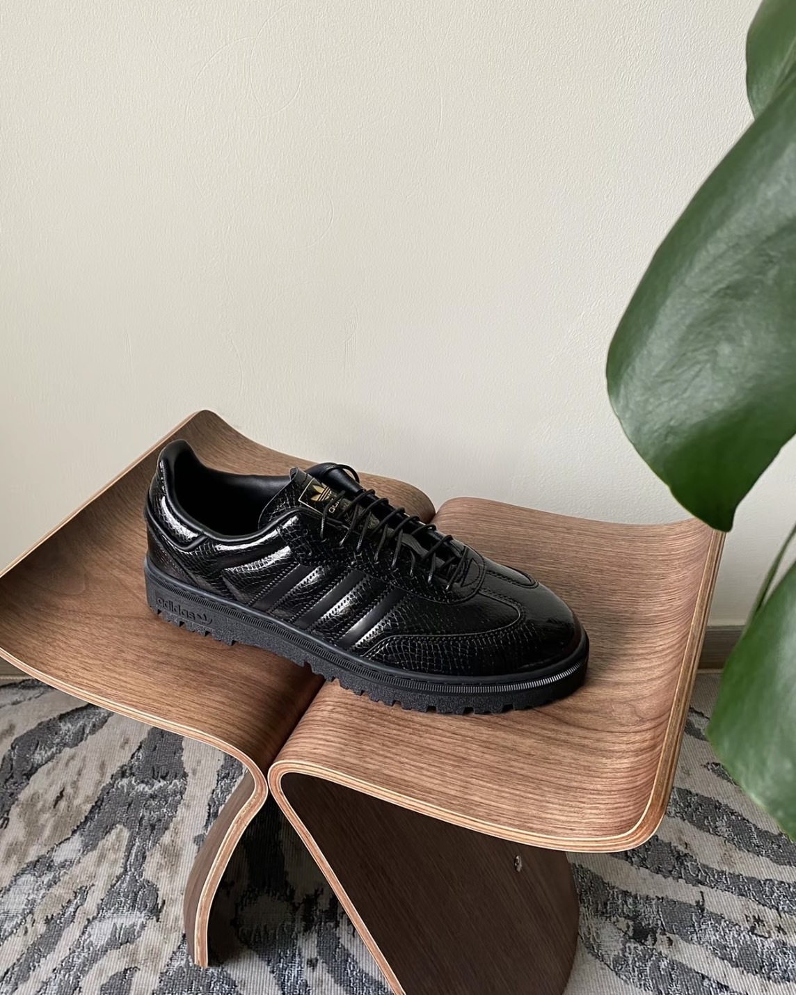 <帥爛>Adidas Originals Samba WNTR "Black" 蛇紋 皮革 皮鞋 黑色