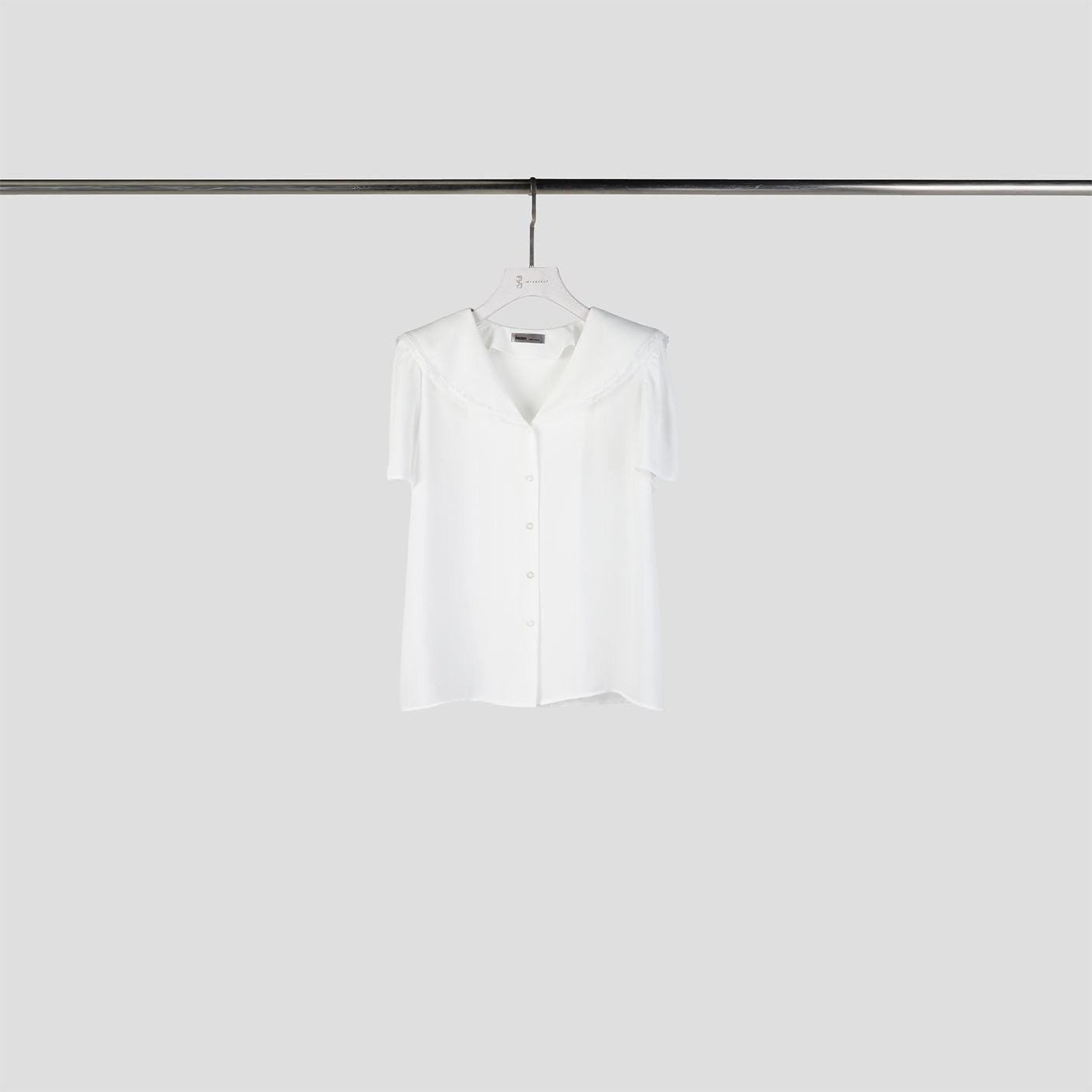 質感蕾絲水手領雪粉衫 | 百搭白