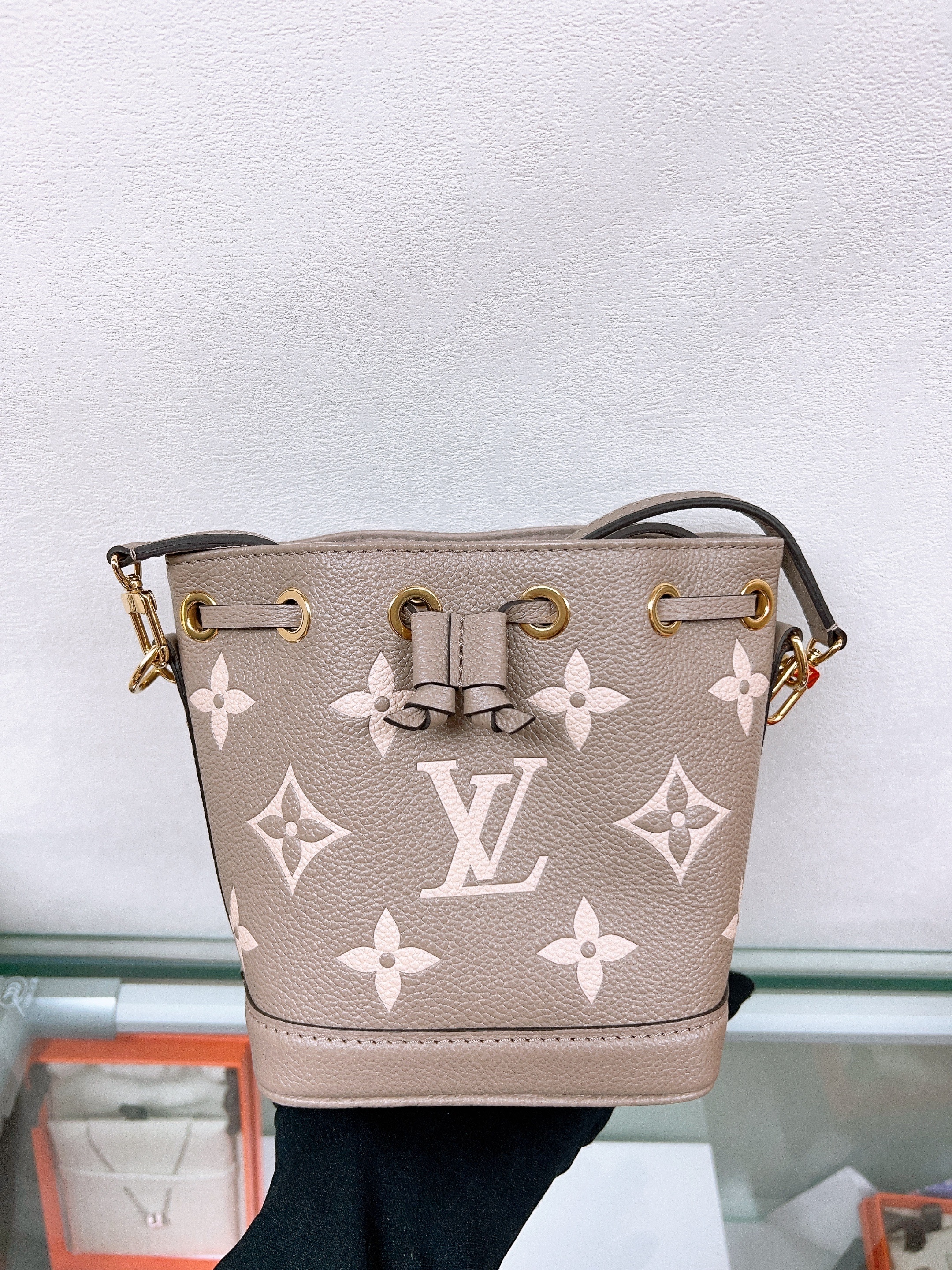 Lv noe nano bucket grey