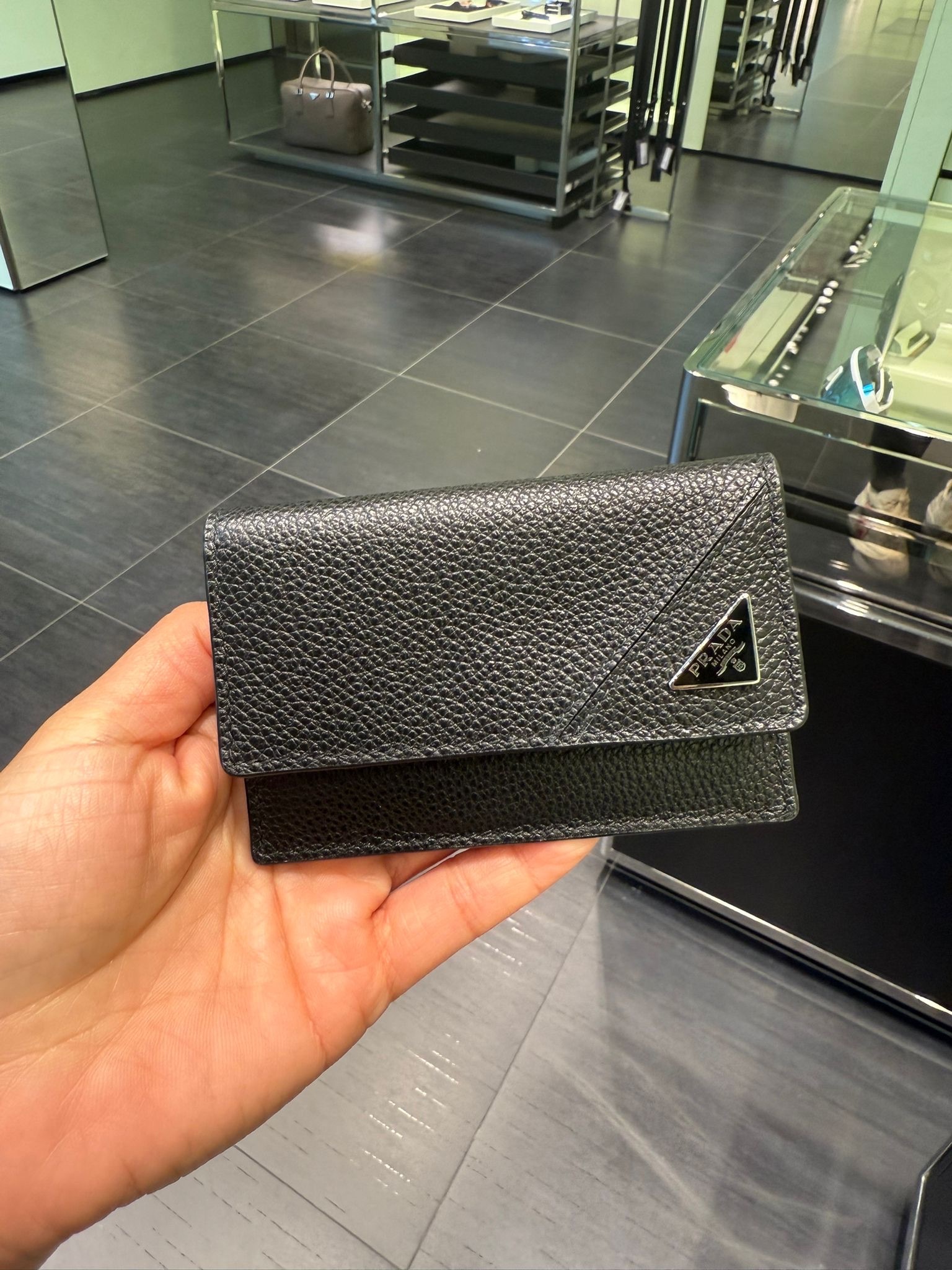 Prada bi-fold Cardholder Black 2MF028