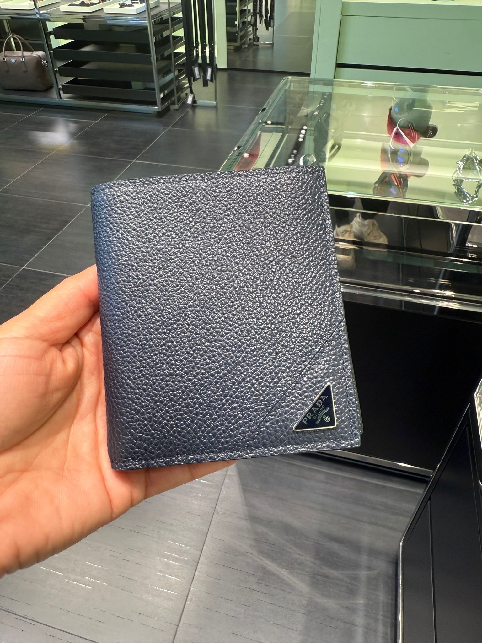 Prada bi-fold Men Wallet Navy 2MO004