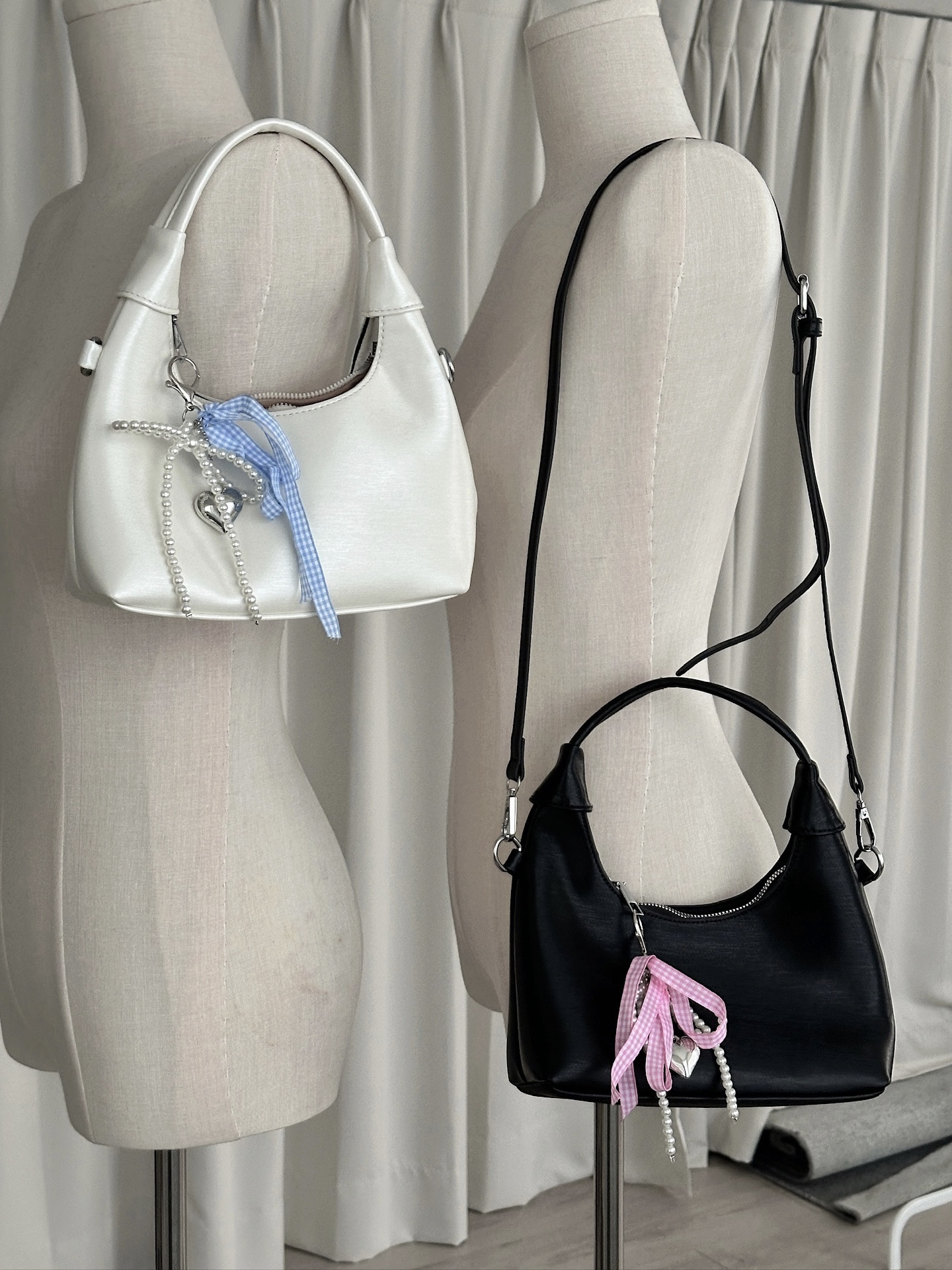 【現貨】B04 質感緞光月牙包 (黑)