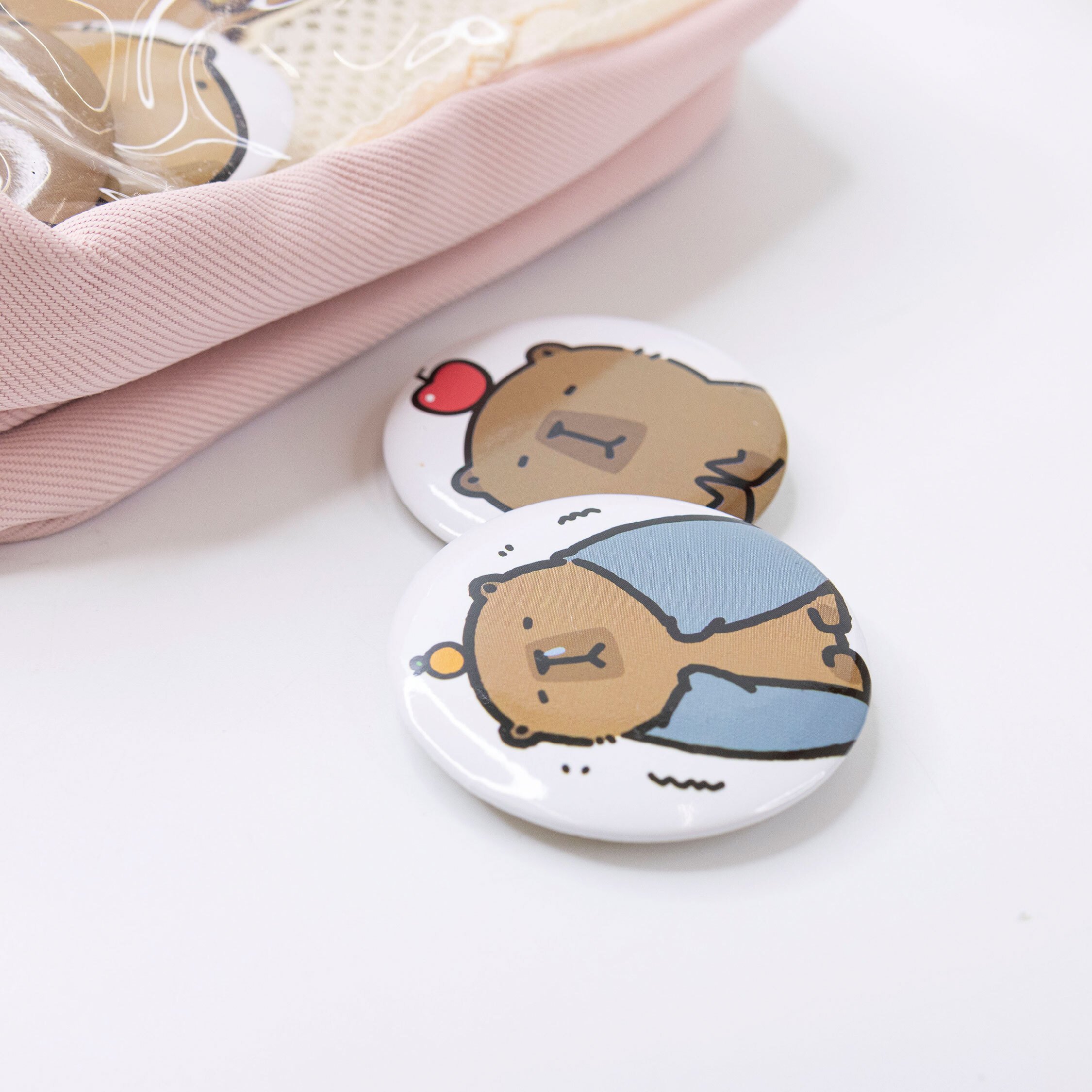 【JA2208】療癒水豚斜背包/痛包＊二色