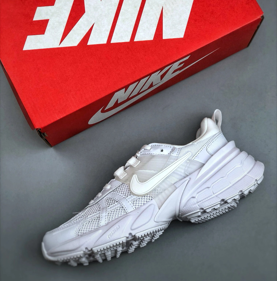 女鞋 NIKE W V2K RUN 白 復古 透氣 網眼 運動 休閒 慢跑鞋【FD0736-113】VV22