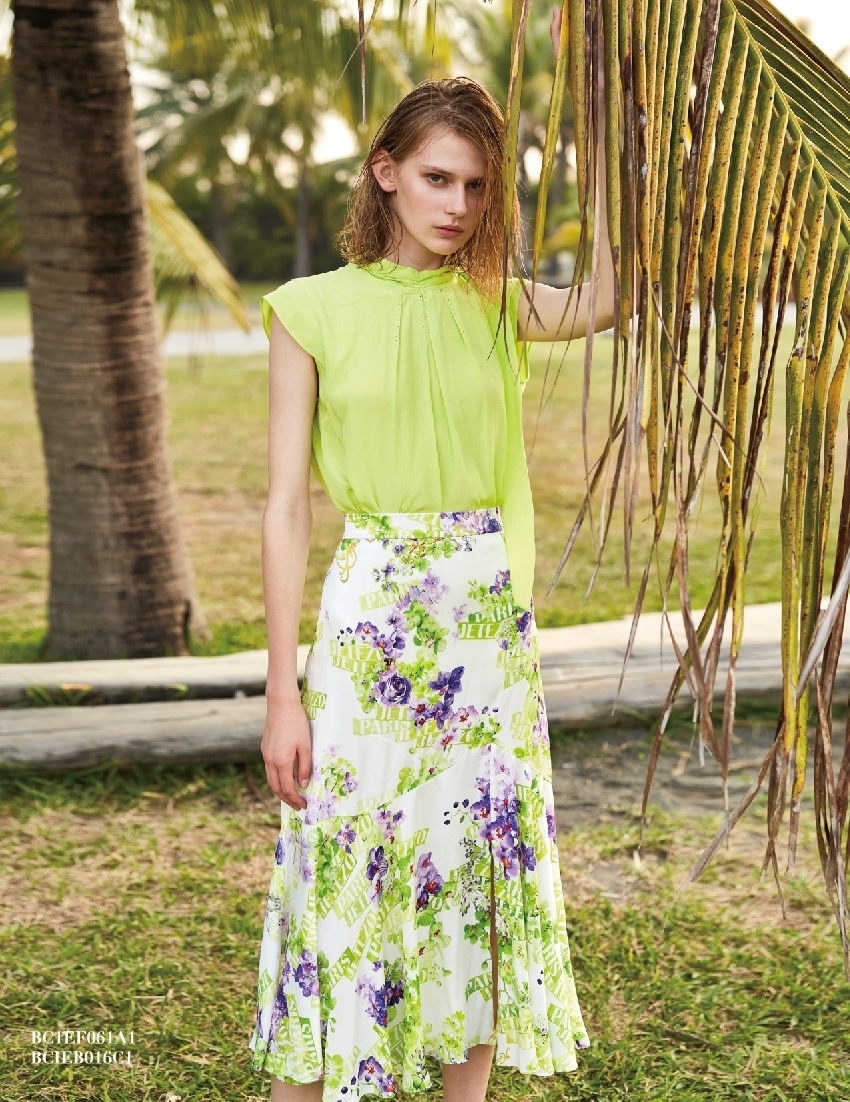 BC1EB016C1 浪漫農夫紫花旅行logo開岔裙