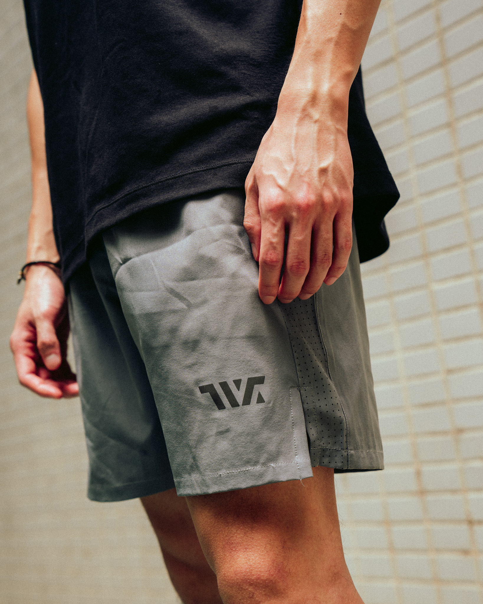 TeamWeGo Gear 運動短褲 - 淺灰色