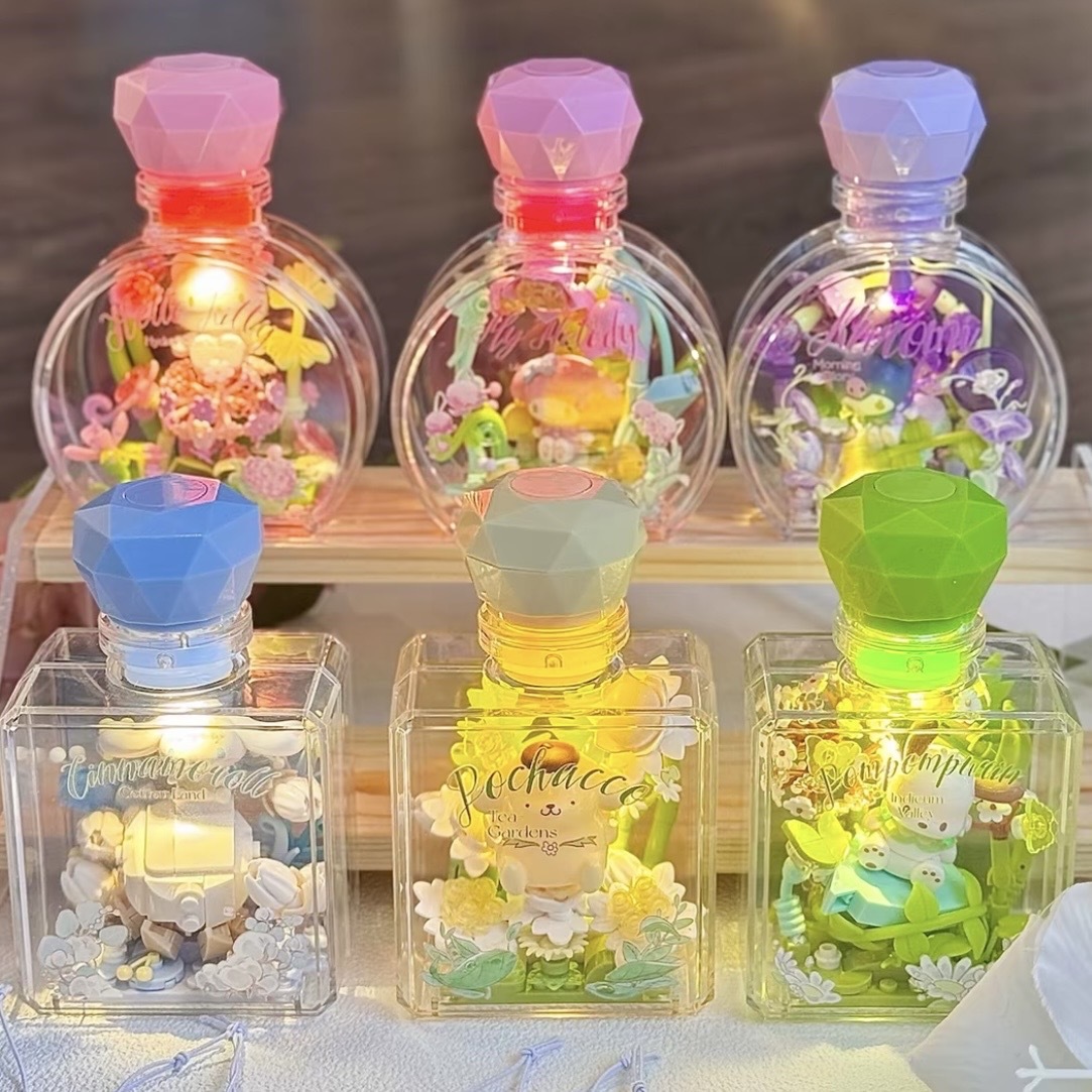SANRIO 三麗鷗 香水瓶造型 燈光 積木 組裝DIY "單盒" 盲盒 共六款  /預購