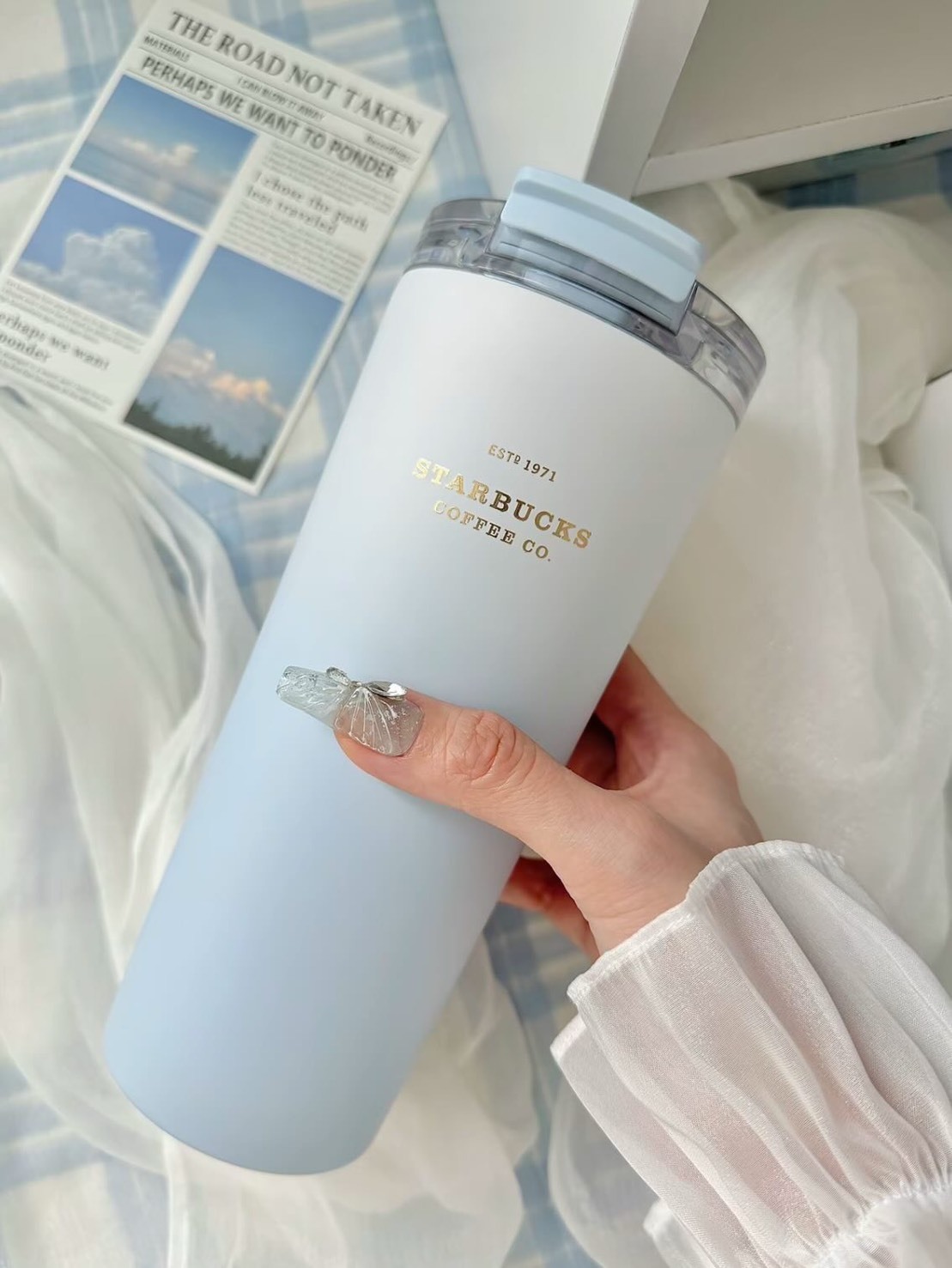 iSNEAKERS | STARBUCKS 星巴克  夏日漸變藍 雙飲口 吸管杯 水壺 水杯 680ML