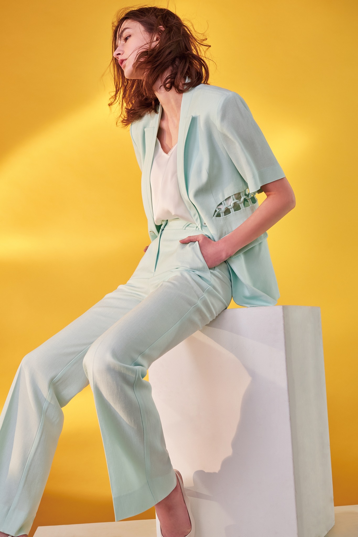 BC1EA033D1 法式生活V領簍空西裝外套