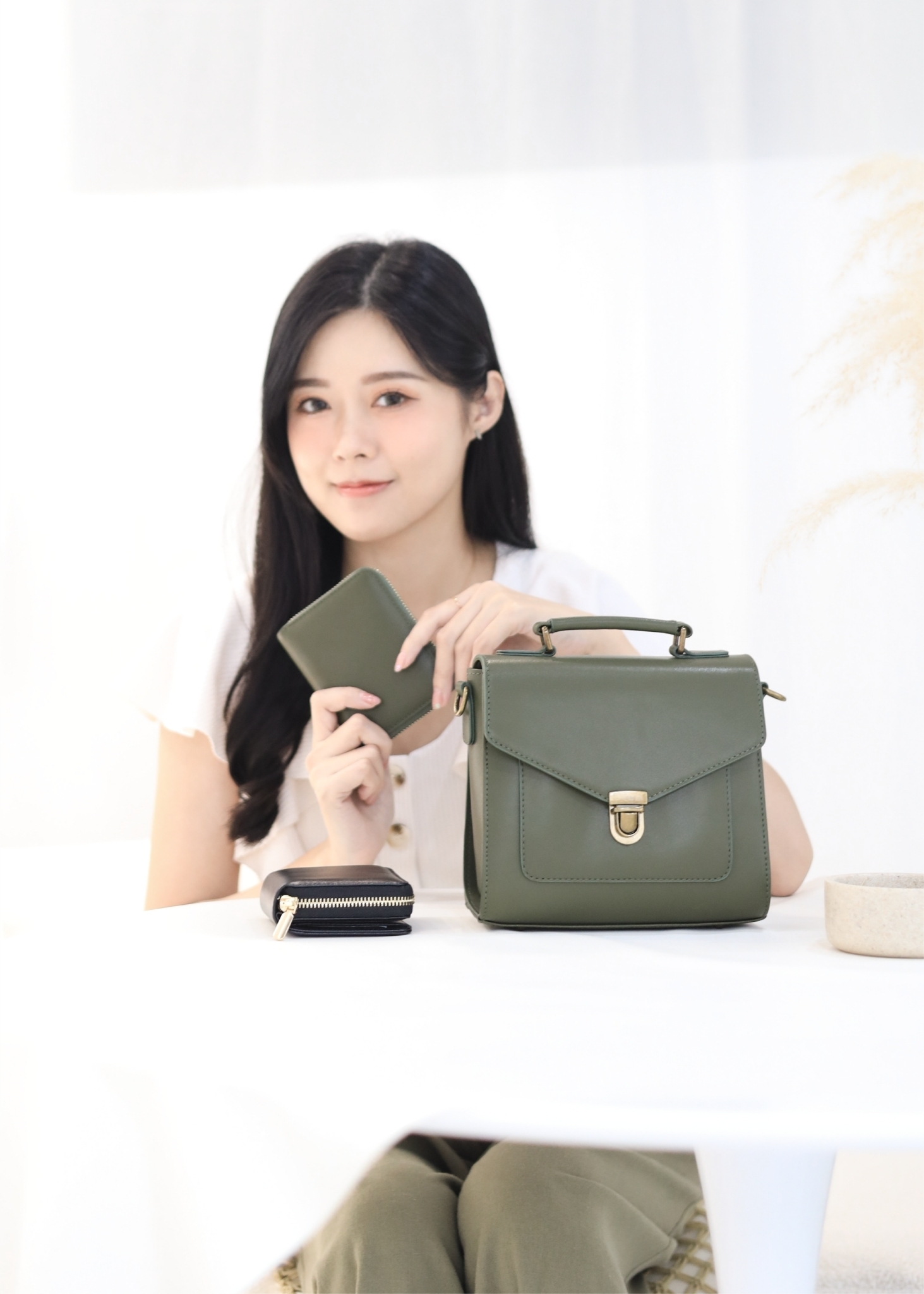 包底有鞄丁更安心,桌上地上都不怕刮傷心愛皮革