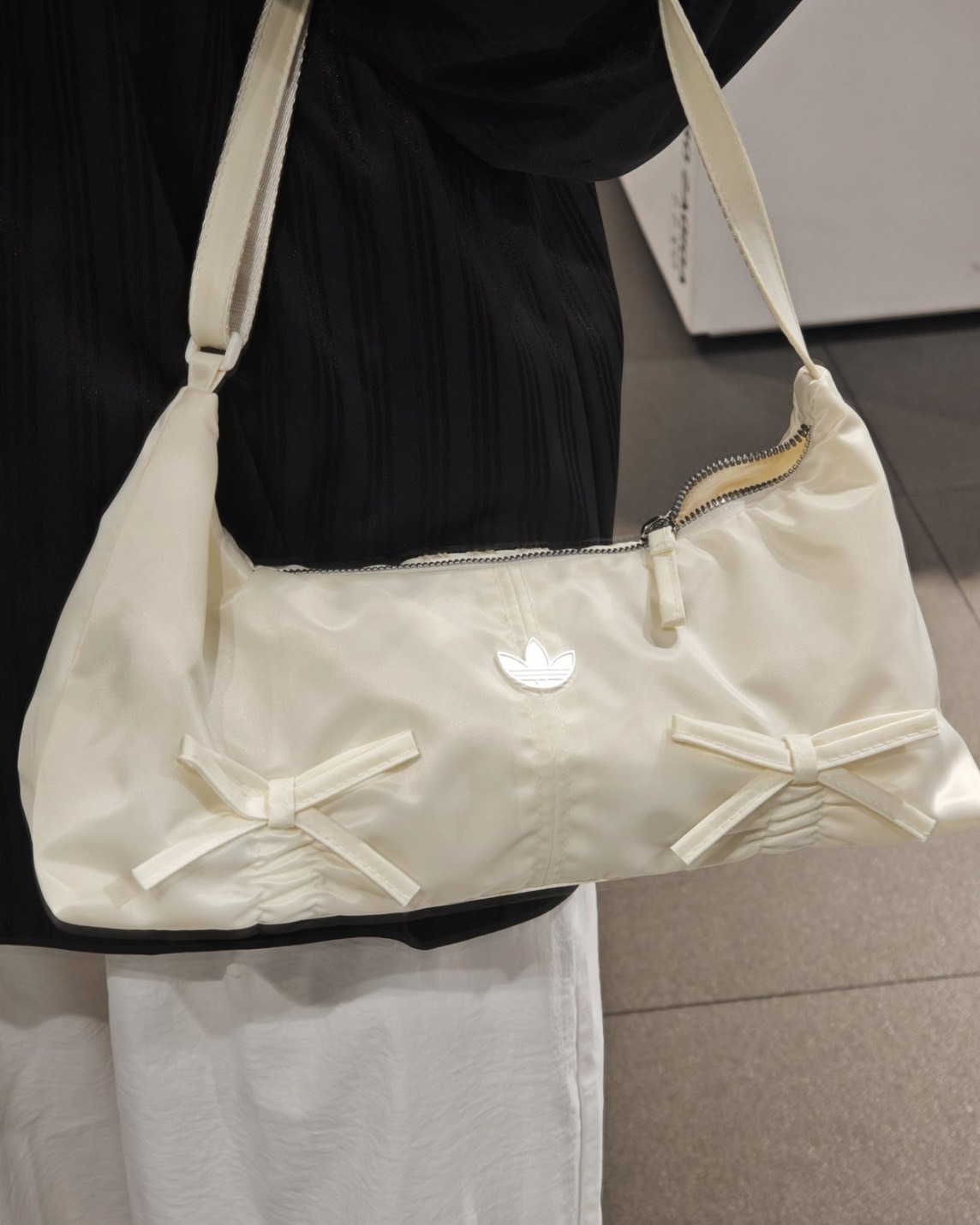 【預購】ADIDAS ORIGINALS BOW TIE 蝴蝶結法棍包 2色 KC2700