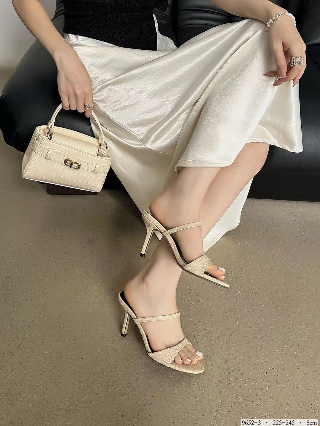 9652-3韓國簡約感壓紋高跟鞋(8CM)