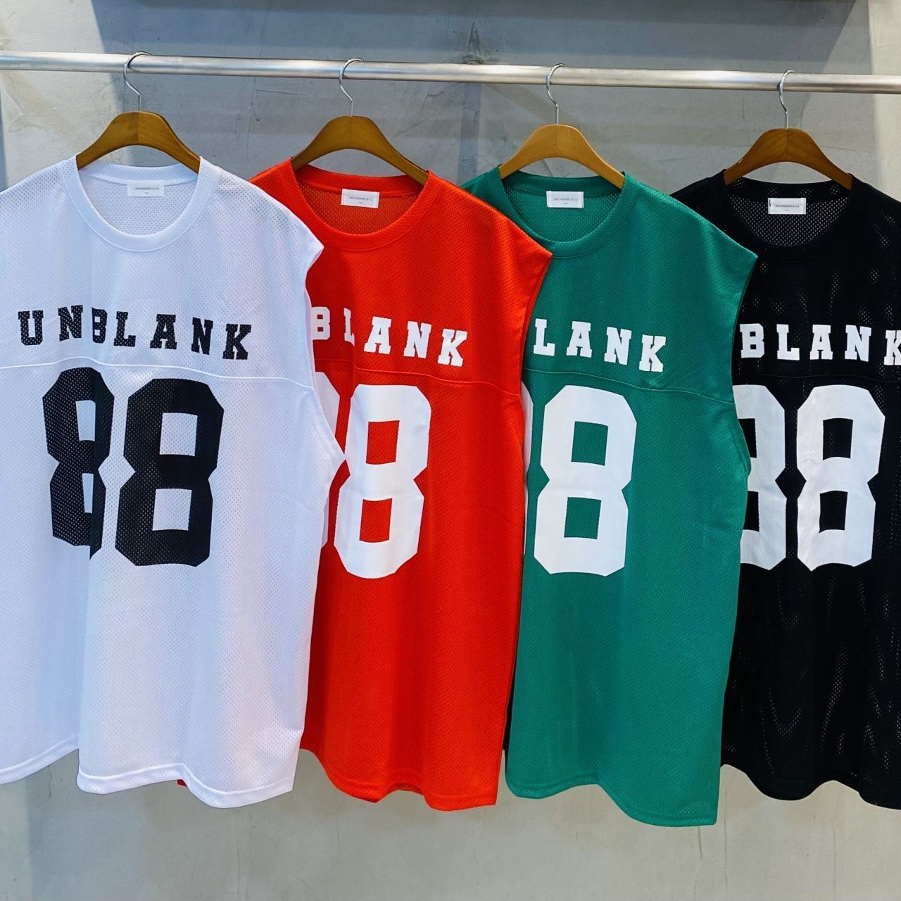 英文字背心 UNSTANDARD-124V