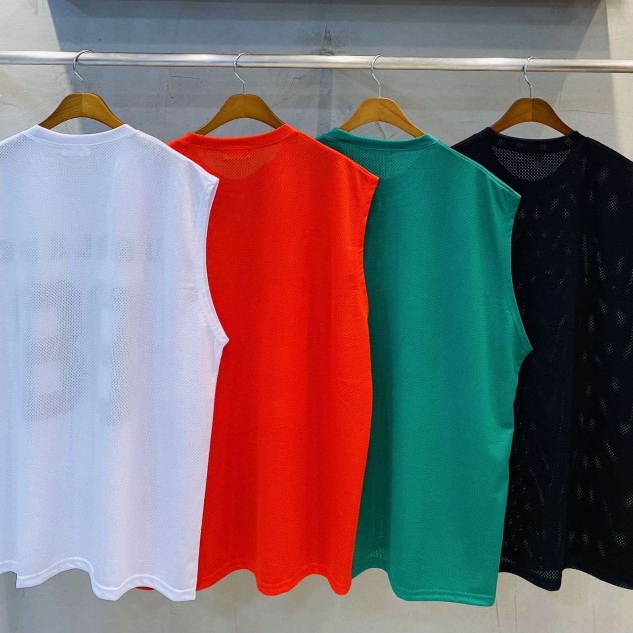 英文字背心 UNSTANDARD-124V