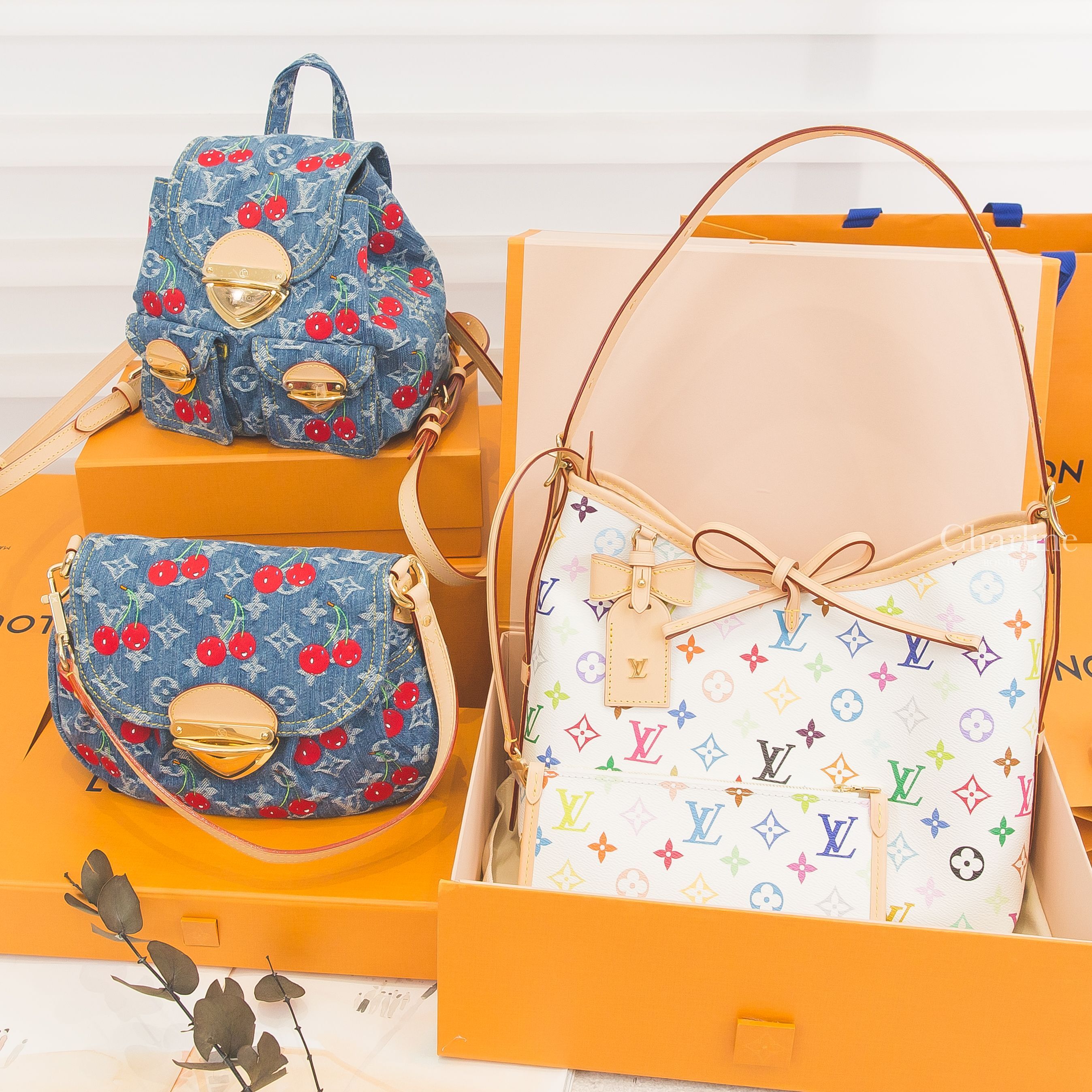 LV x TM Venice NM Backpack 丹寧藍紅色微笑櫻桃後背包,LV x TM Sunset 丹寧藍紅色微笑櫻桃手提肩背包,LV x TM CarryAll PM 白色三彩老花手提肩背包-Charline Boutique 精品代購