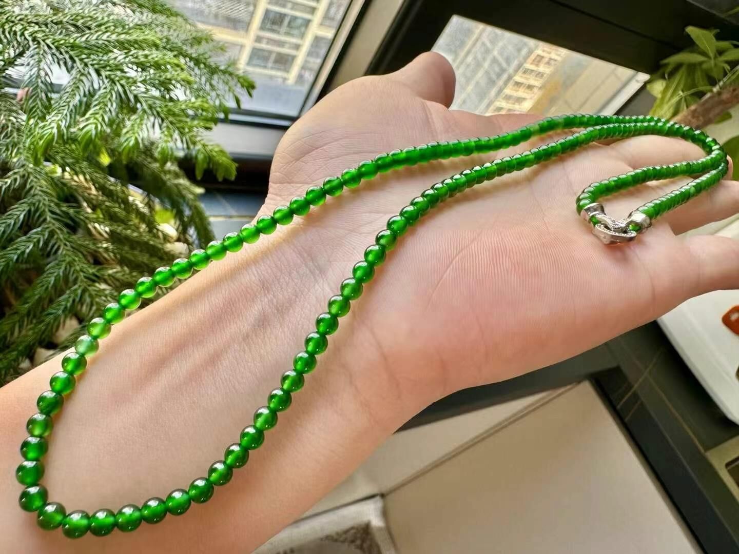 712340 翡翠陽綠項鏈 (4mm直徑)