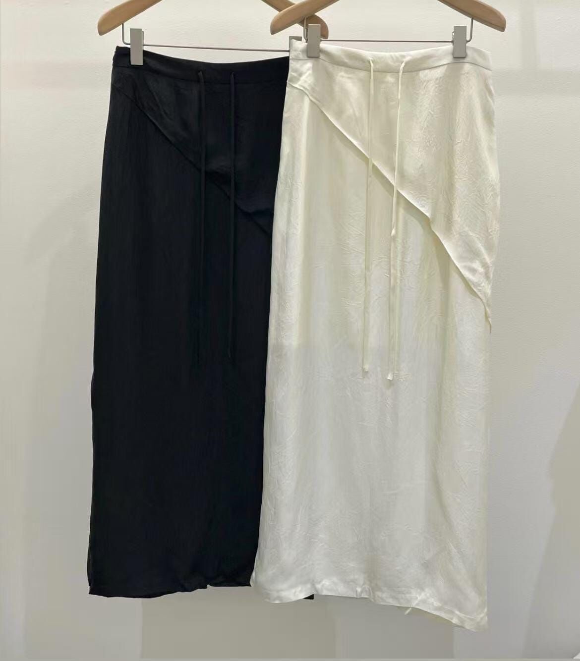 OB4501 珍珠色光面斜頁束繩半裙 - 象牙/S *特價* (優惠碼同充值購物金不適用)