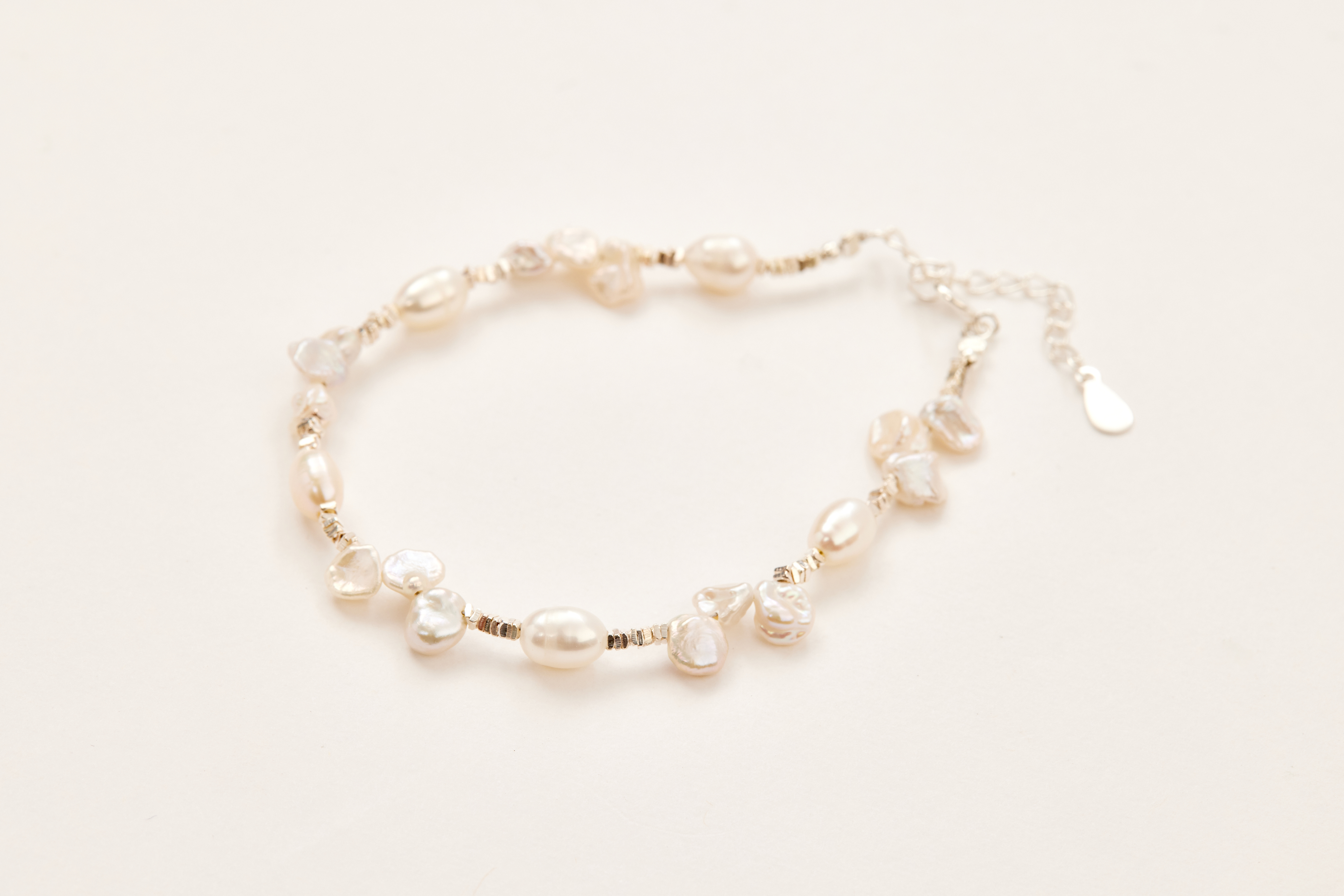 B501 | 純銀花瓣淡水珍珠手鍊