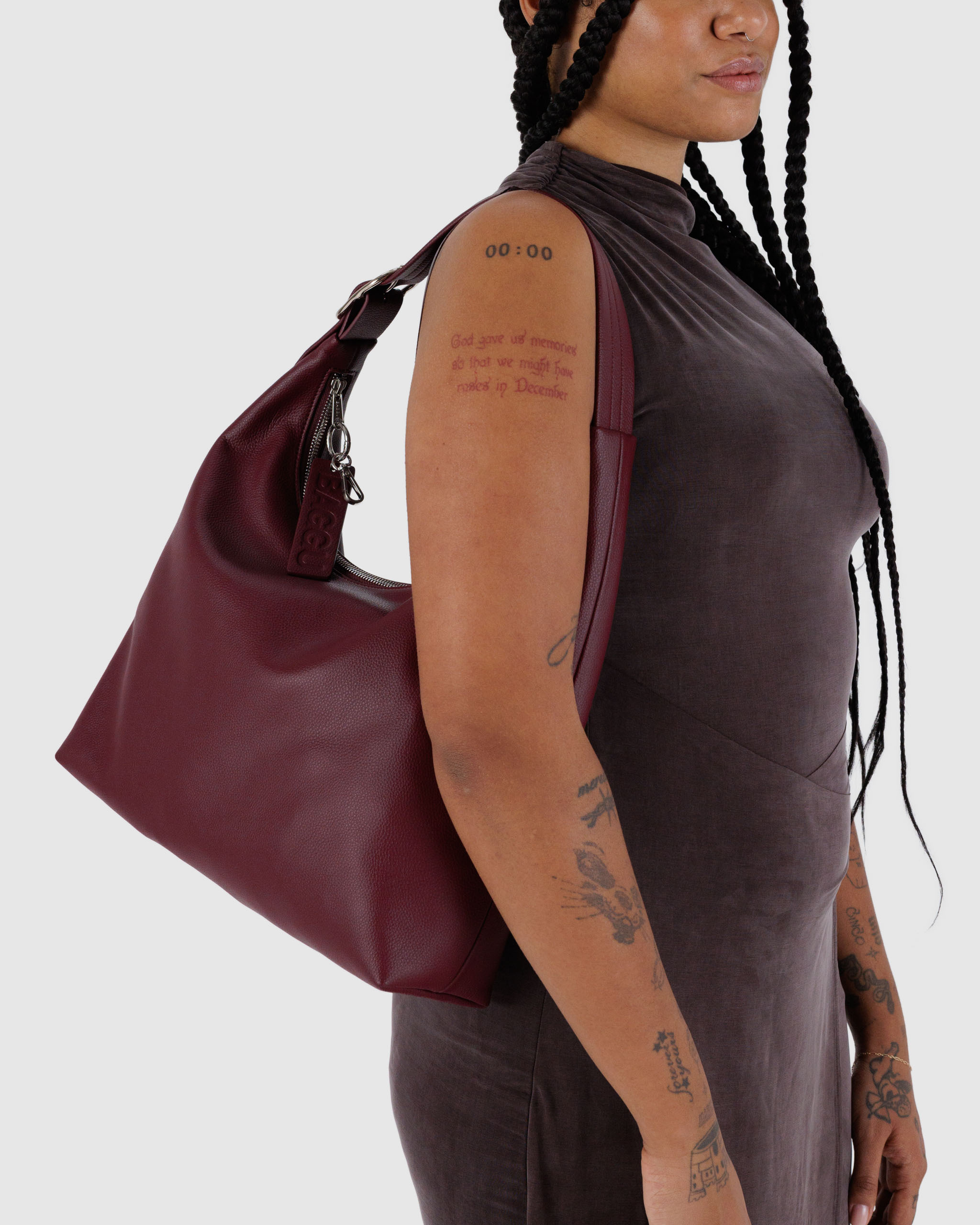 Recycled Leather Shoulder Bag - Mahogany｜BAGGU