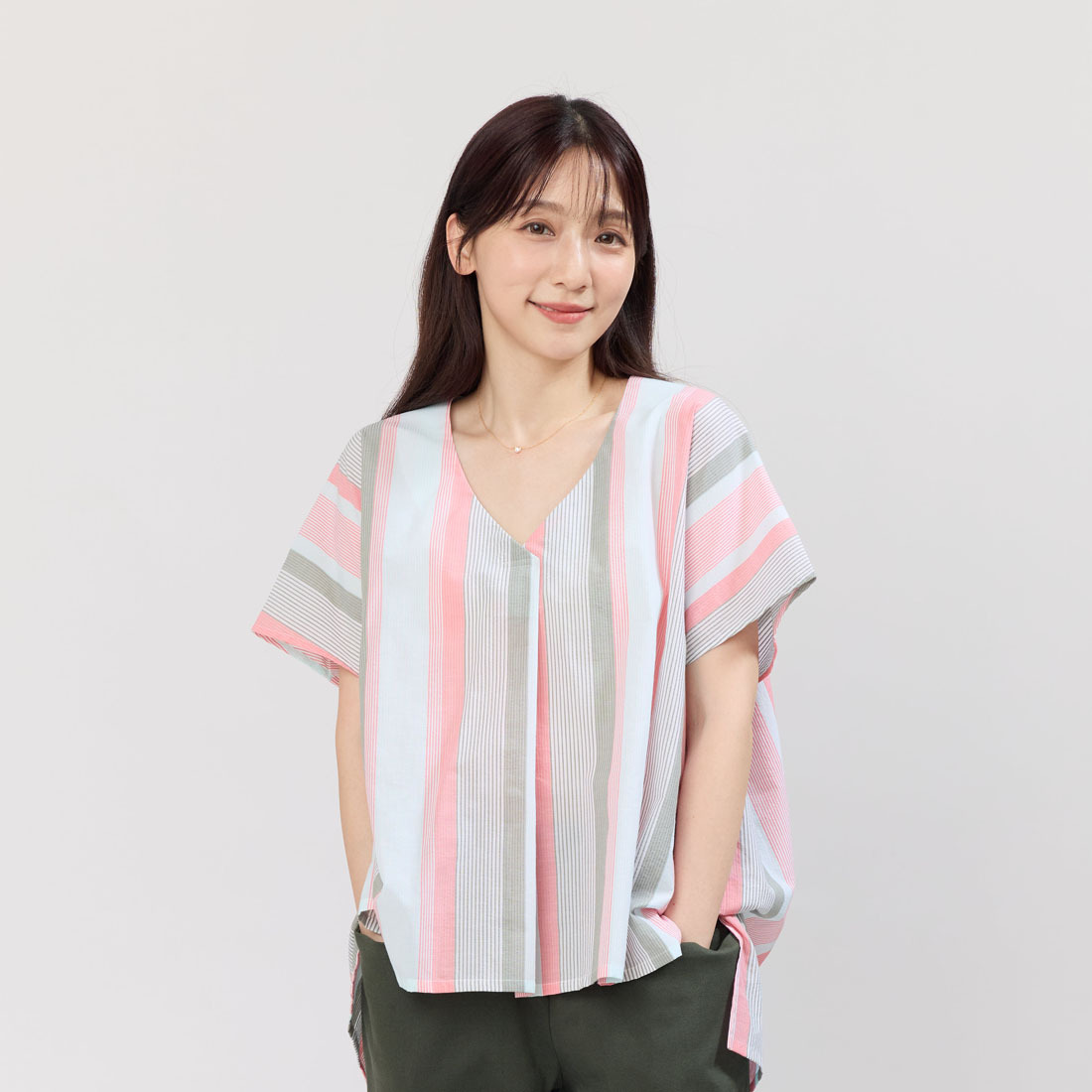 Vicky夏日V領格紋棉質寬上衣/綠粉條