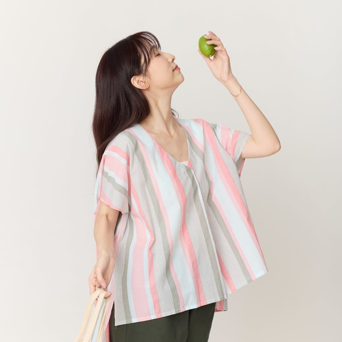 Vicky夏日V領格紋棉質寬上衣/綠粉條