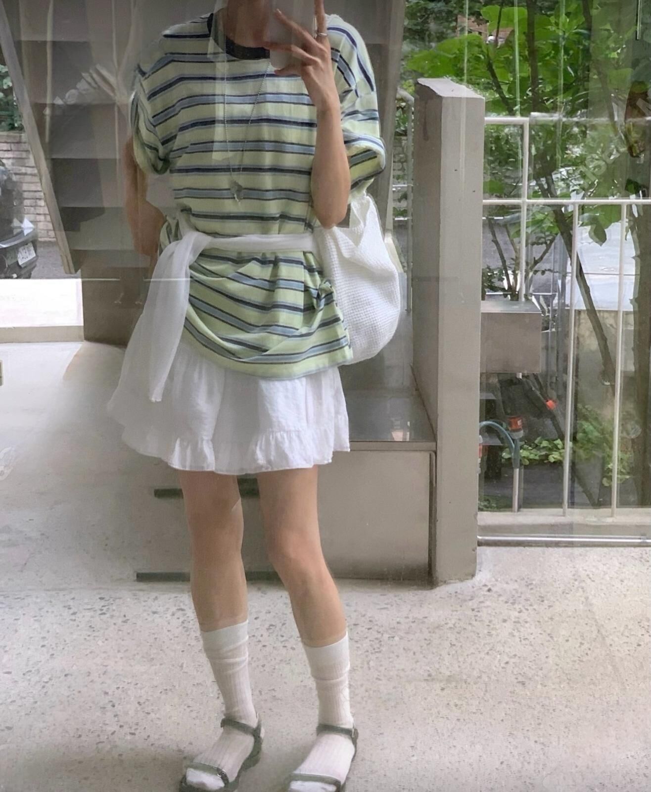 Contrasting horizontal oversize tee