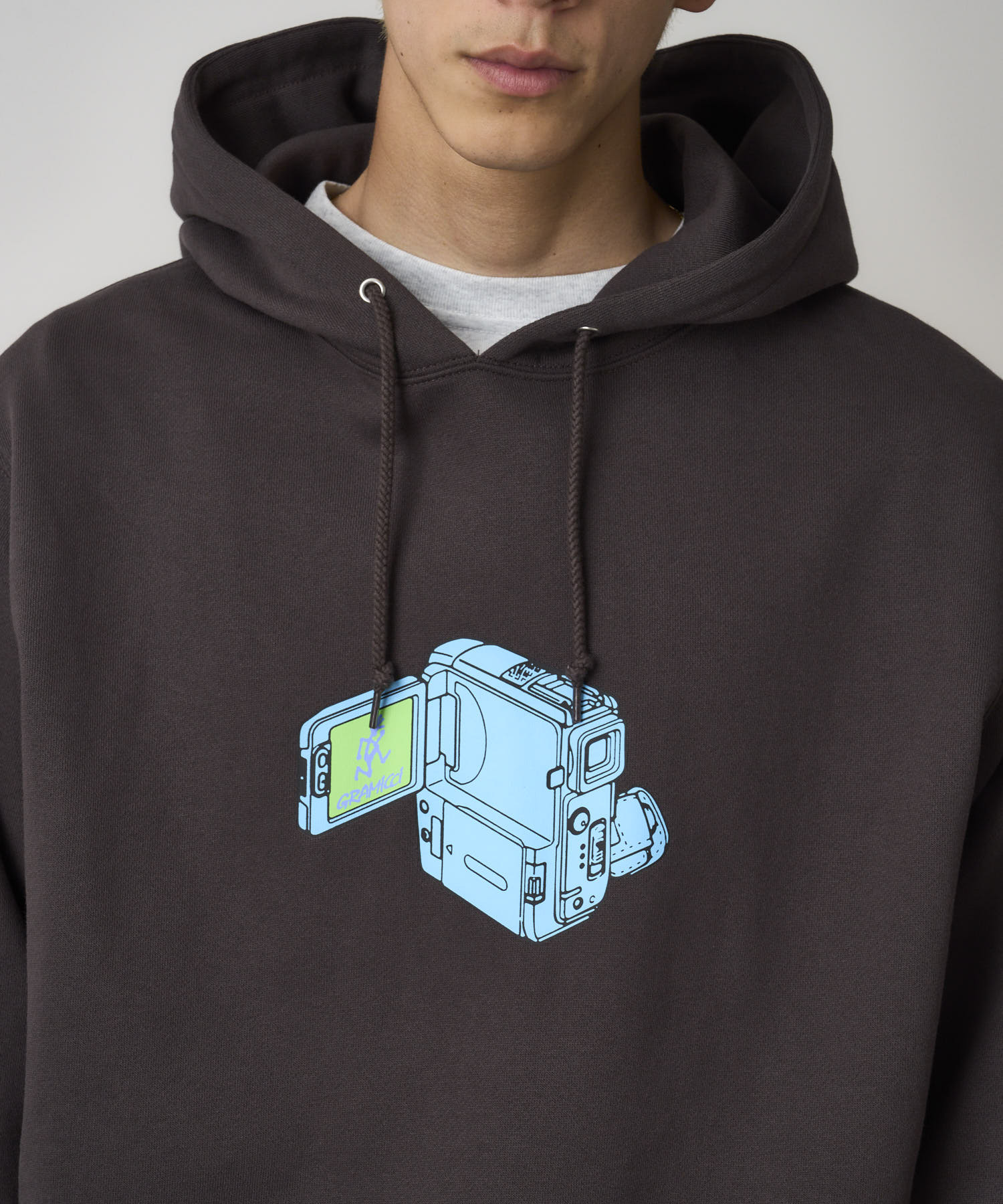 GRAMICCI｜CAMCORDER HOODED SWEATSHIRT "DEEP BROWN"