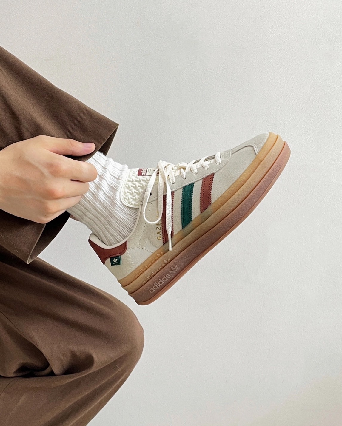 【零碼特價】ADIDAS ORIGINALS GAZELLE BOLD 增高復古休閒鞋 IG3685｜奶茶厚底女鞋