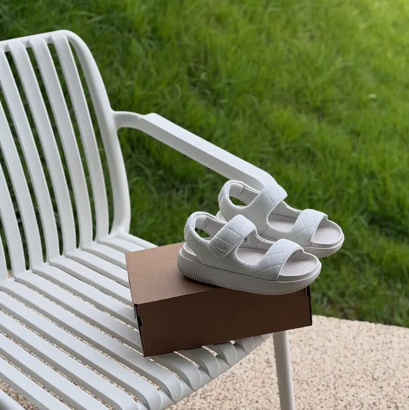 NIKE CALM SE 奶白菱格紋 小香風涼鞋 🤎