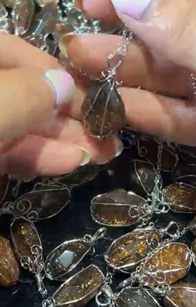 260131 - C53 黑金超7原石隨型吊咀1粒 送鈦鋼鏈