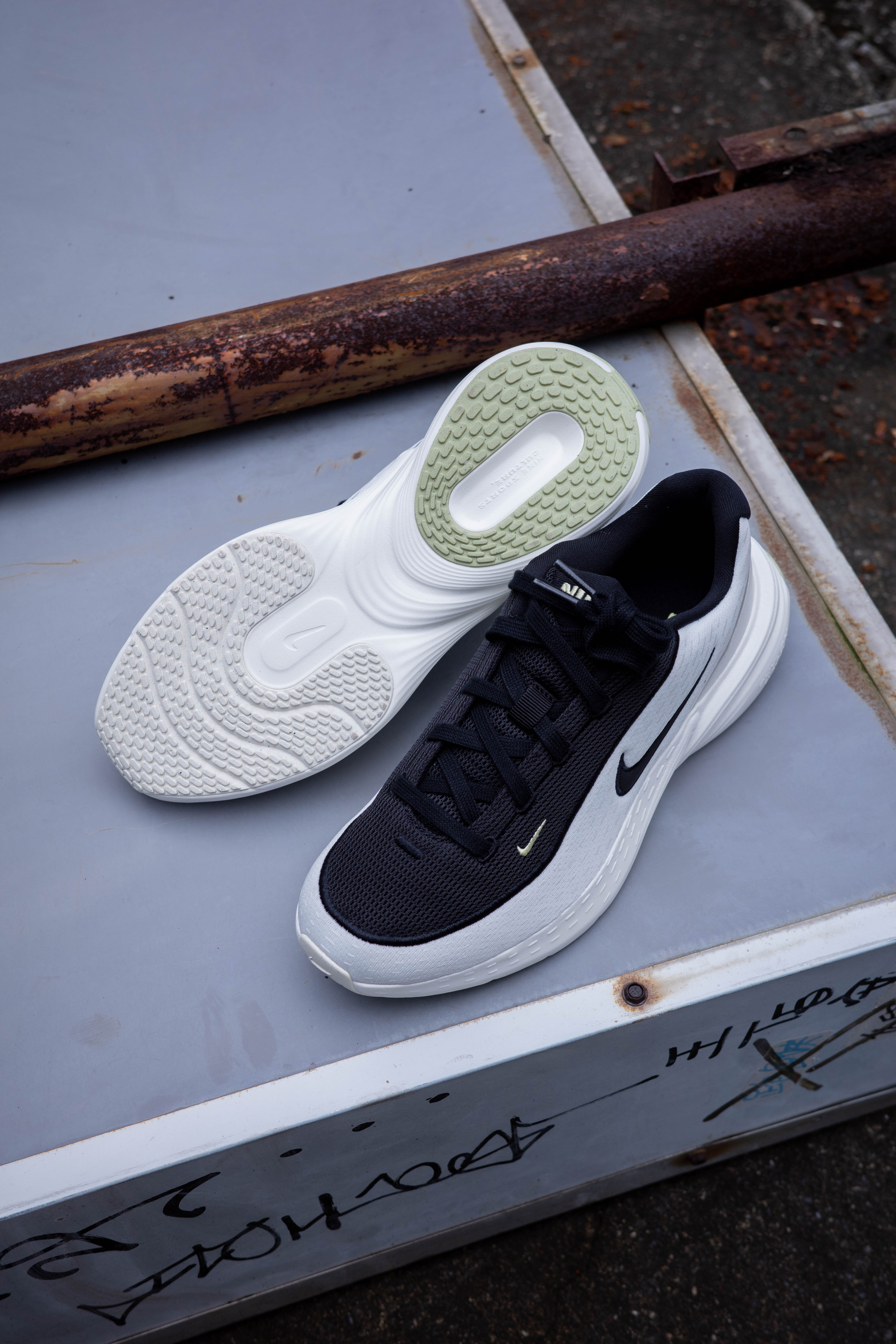 Nike Uplift SC 殺人鯨配色 IB2765-100